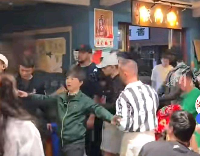 抢镜甲亢哥直播长沙都被连累了开元棋牌试玩文和友老板拒回应(图6)