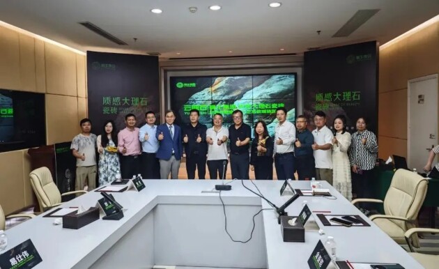 理石瓷砖全新升级 潭洲展震撼亮相！开元棋牌狮王陶瓷 云脉石-质感大(图4)