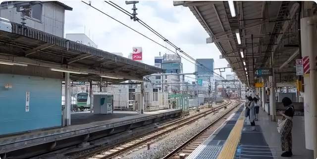 透了：那些看似的幸福全是硬撑出来的ky开元棋牌住日本主妇家一周我算看(图2)